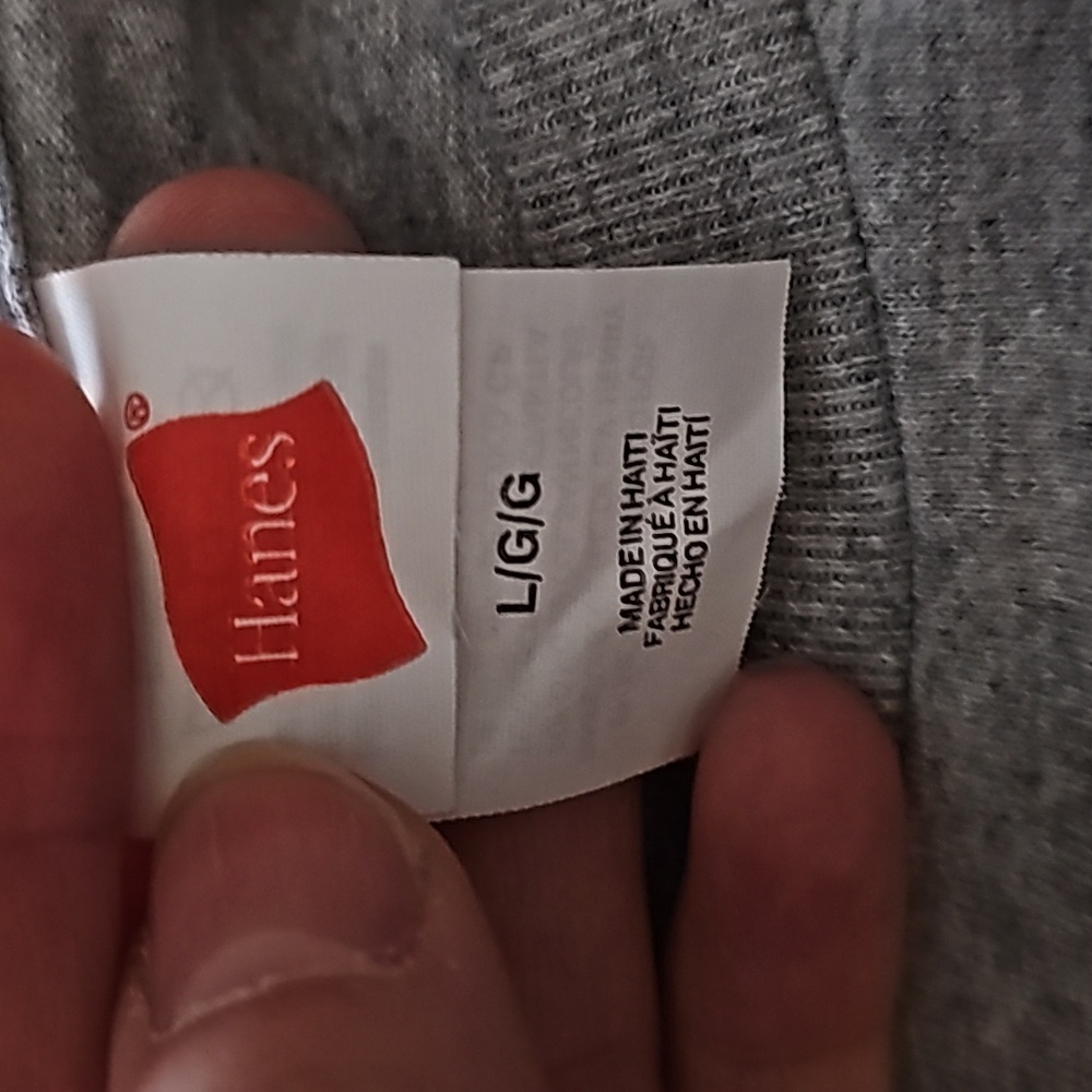 Hanes large - Picture 3 of 3
